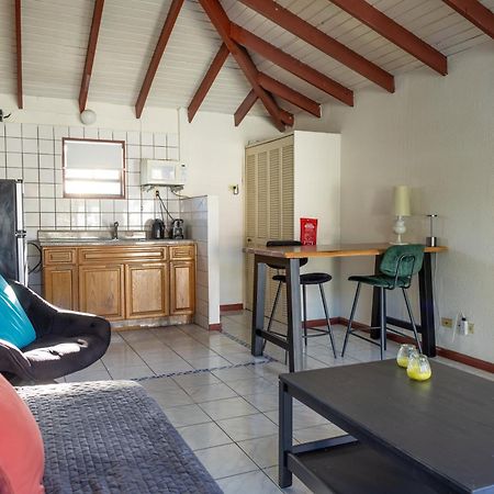 Talk Of The Town Inn & Suites - St Eustatius Ораньєстад Екстер'єр фото