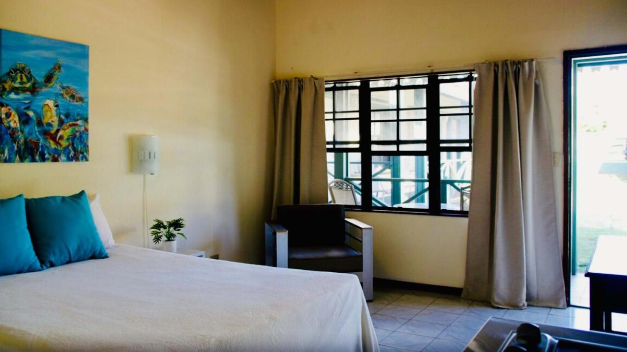 Talk Of The Town Inn & Suites - St Eustatius Ораньєстад Екстер'єр фото