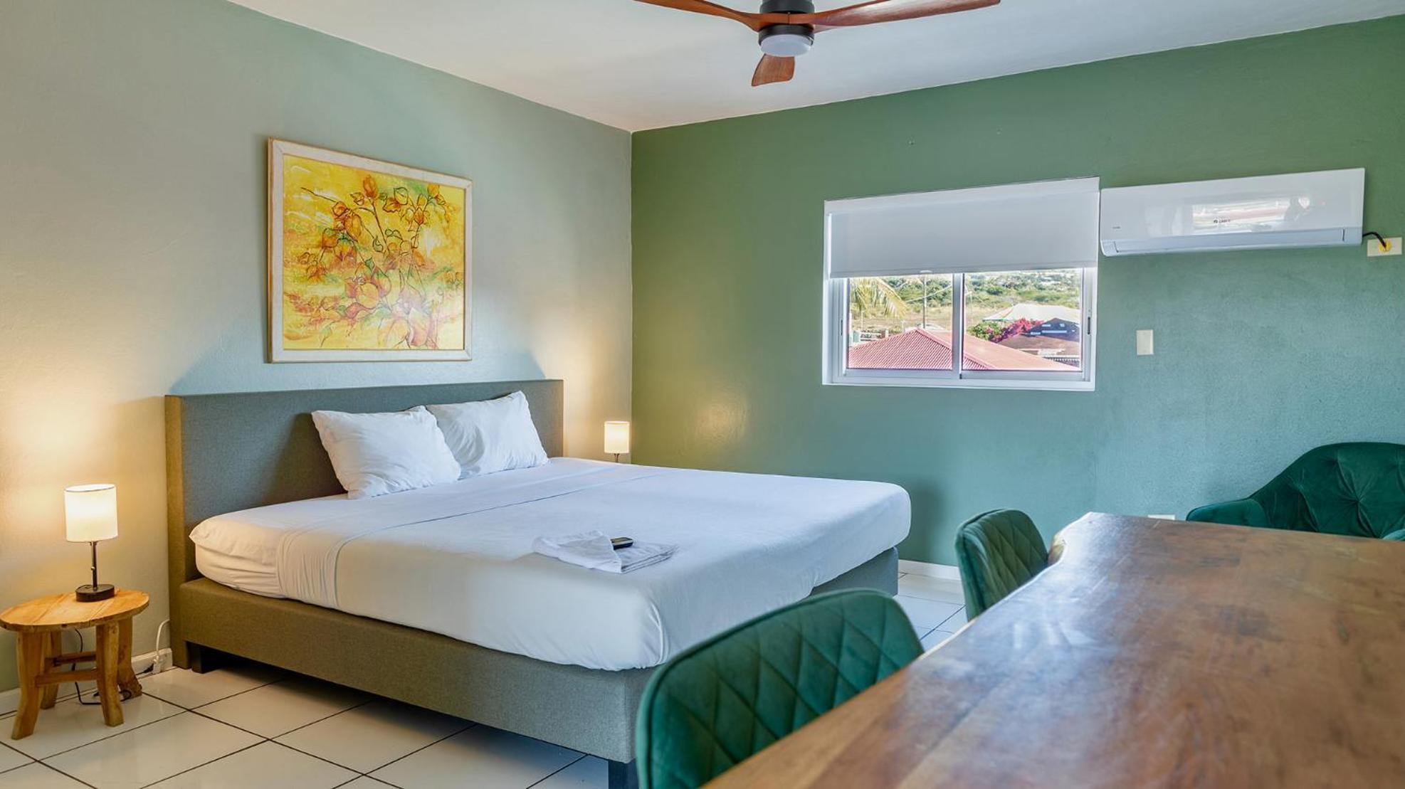 Talk Of The Town Inn & Suites - St Eustatius Ораньєстад Екстер'єр фото