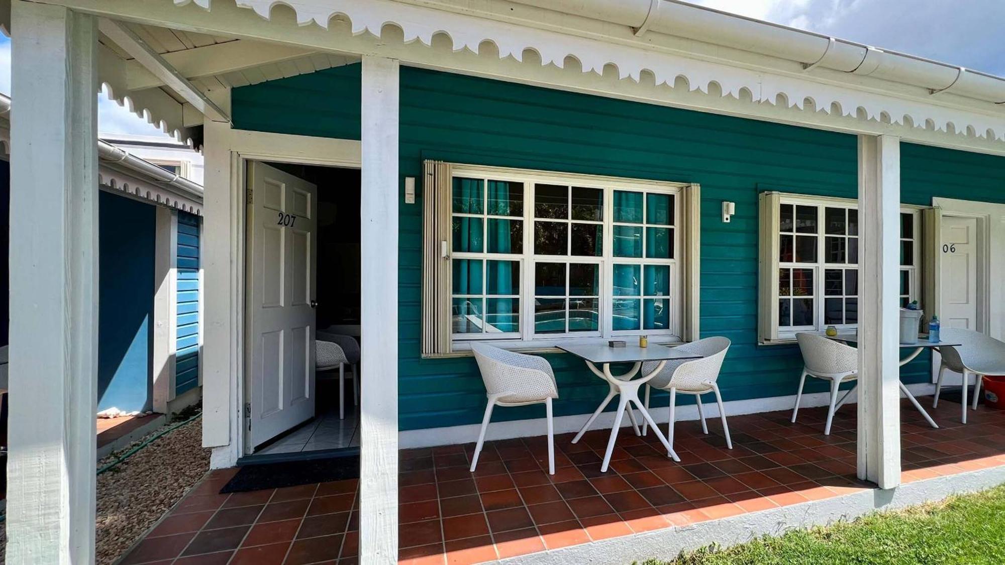 Talk Of The Town Inn & Suites - St Eustatius Ораньєстад Екстер'єр фото